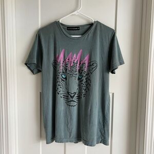 Graphic tee